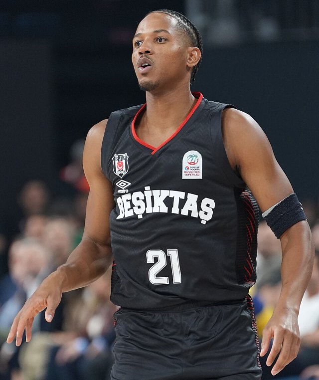 Anthony Brown portresi