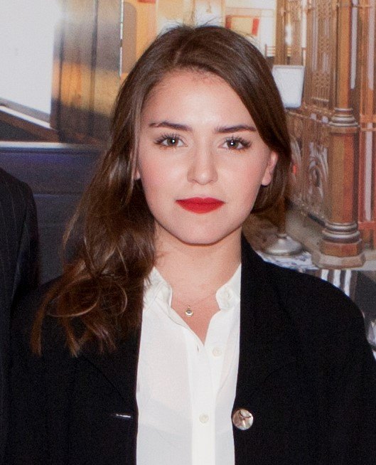 Ava Çelik portresi