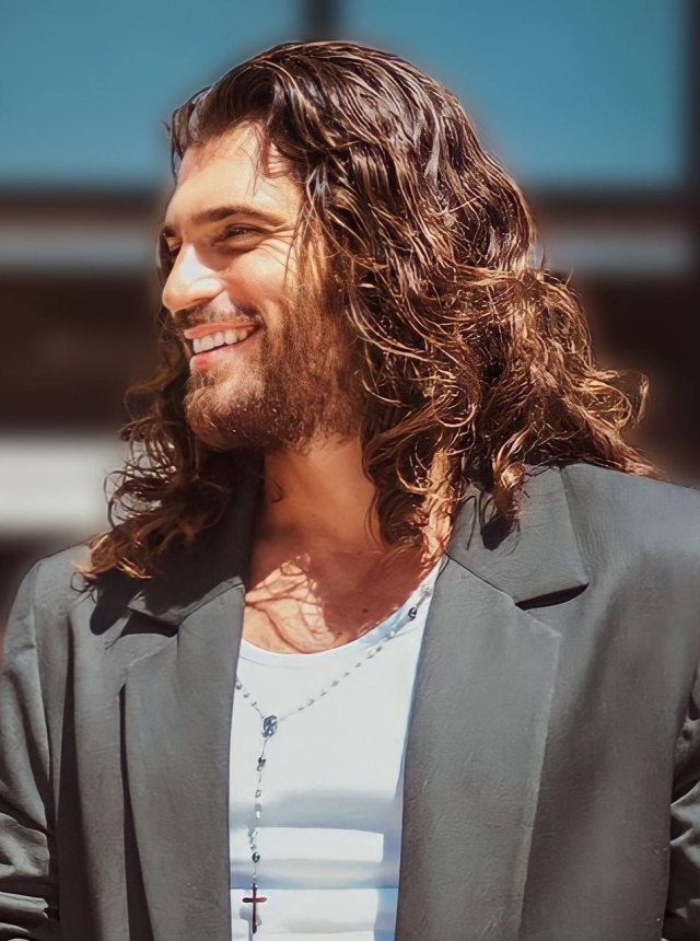 Can Yaman portresi