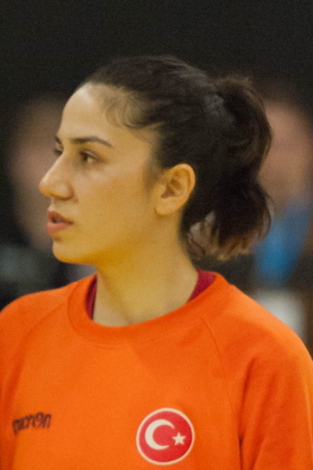 Fatma Ay portresi