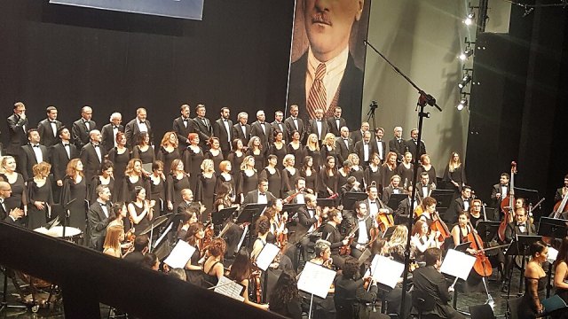 Devlet Çoksesli Korosu portresi