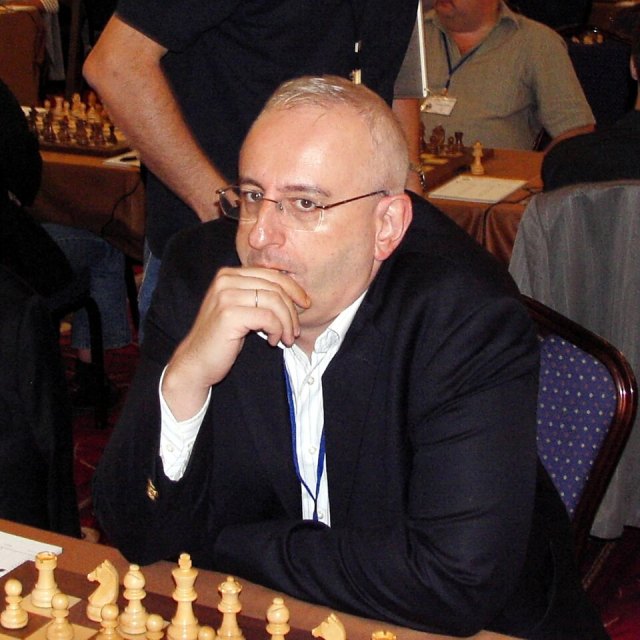 Suat Atalık portresi