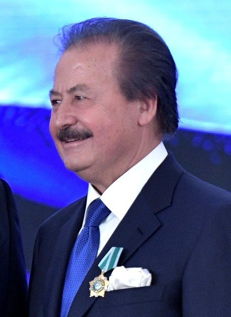 Cavit Çağlar portresi