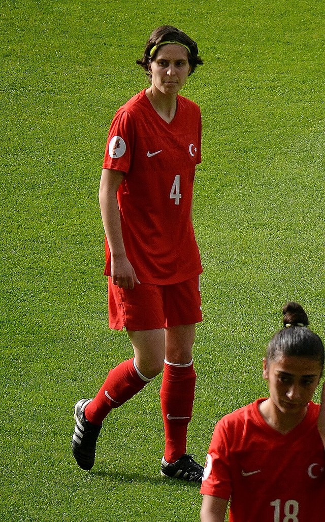 Esra Sibel Tezkan portresi