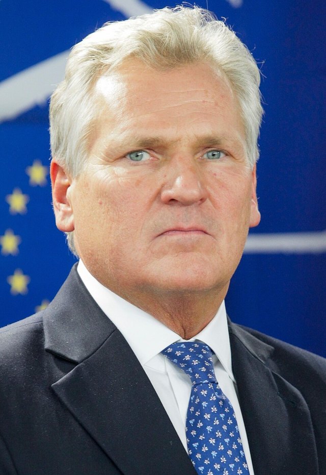 Aleksander Kwaśniewski portresi