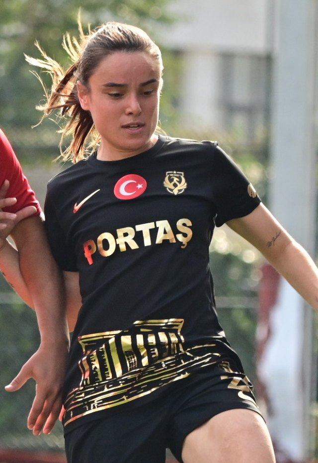 Medine Erkan portresi
