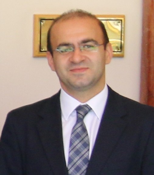 Taha Özhan portresi