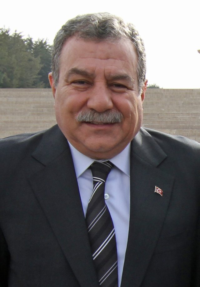 Muammer Güler portresi