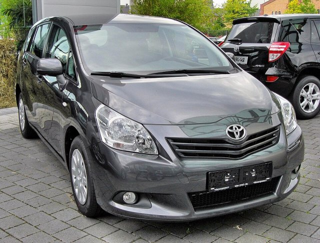 Toyota Verso portresi