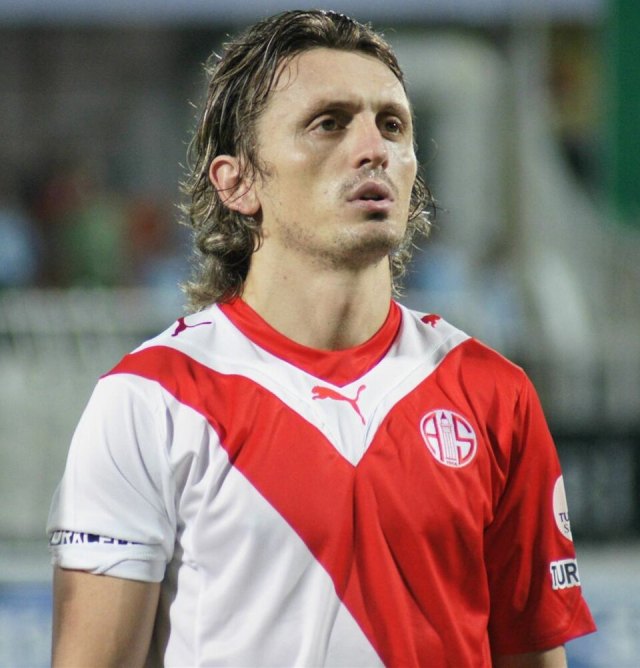 Orhan Ak portresi