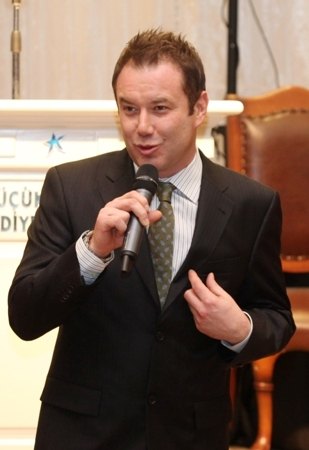 Şoray Uzun portresi