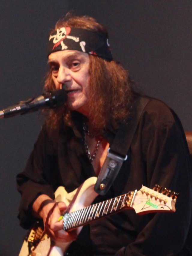Gür Akad portresi