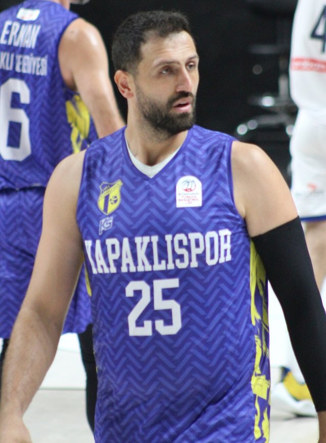 Ali Tuncer portresi