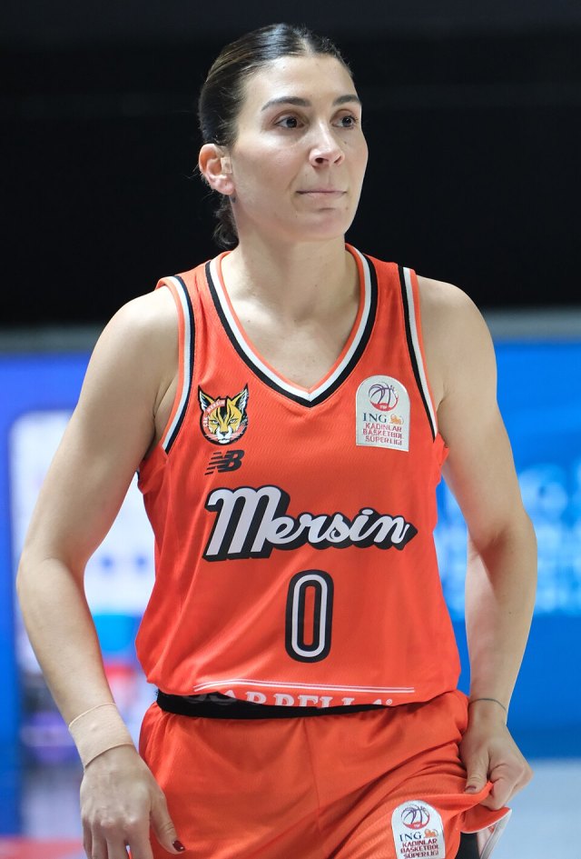 Asena Yalçın portresi