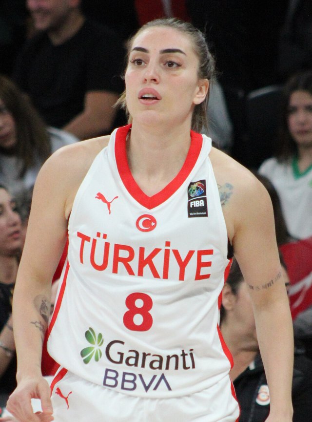 Ayşe Cora portresi