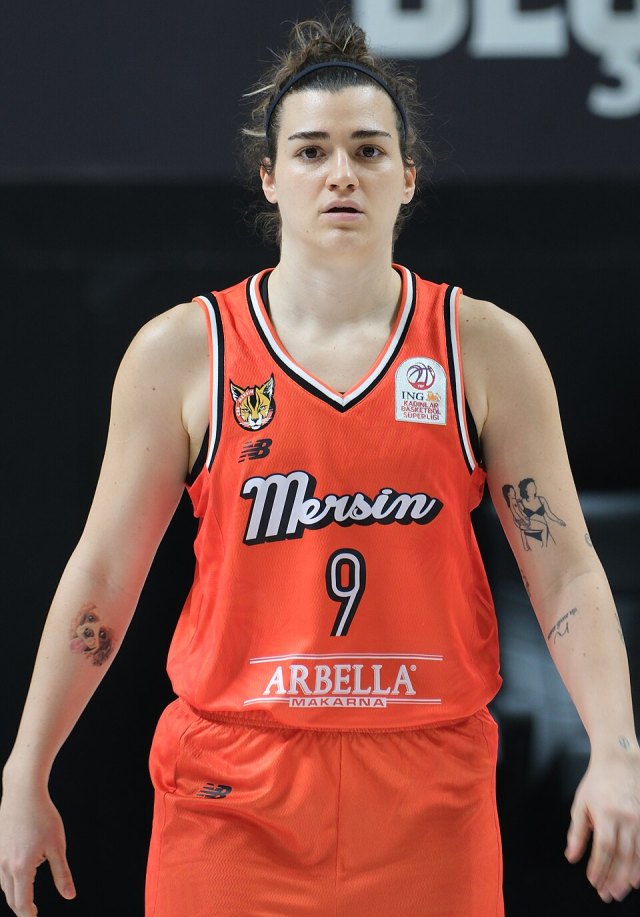 Derin Yaya portresi