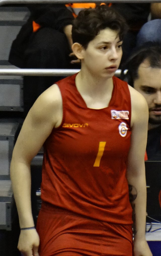 Eda Şahin portresi