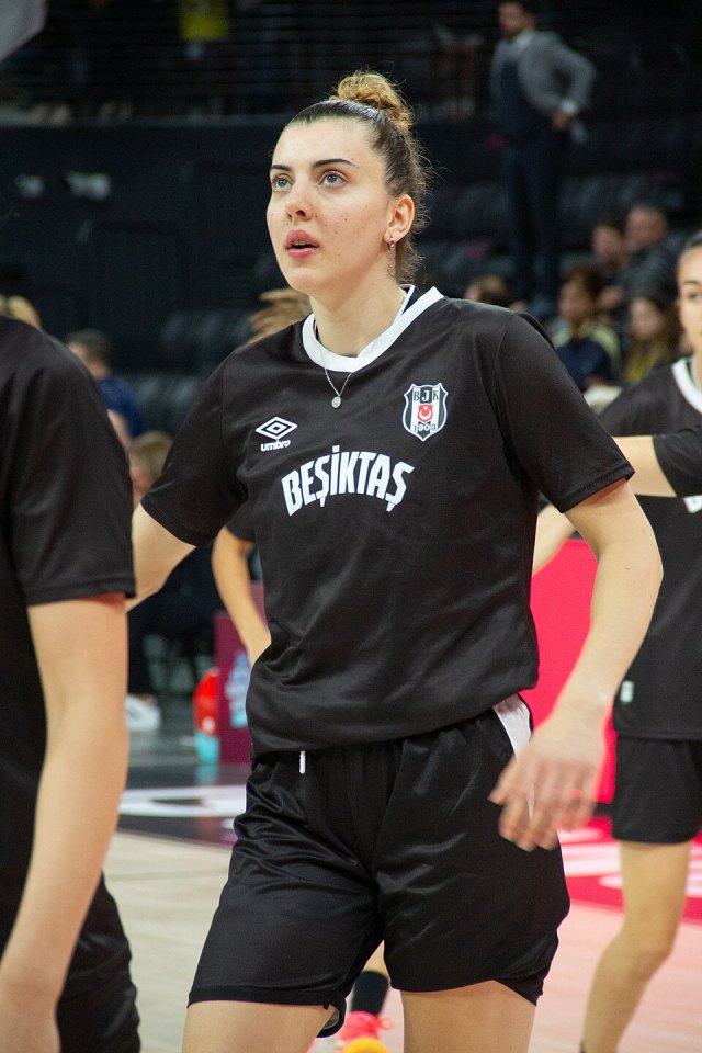 Elif Bayram portresi
