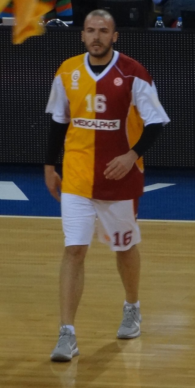 Evren Büker portresi