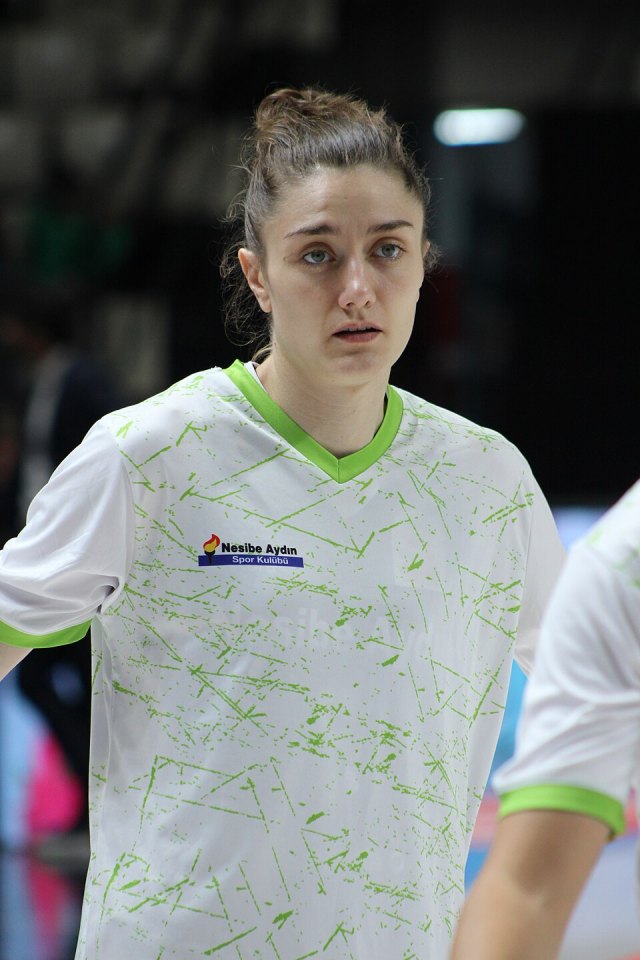 Merve Arı portresi