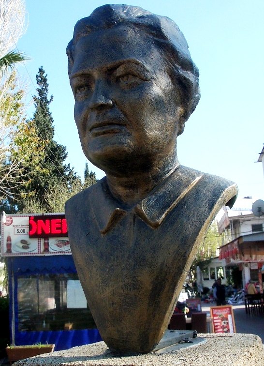 Jale İnan portresi