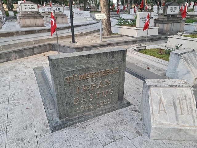 İrfan Baştuğ portresi