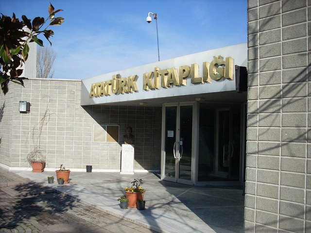 Atatürk Kitaplığı portresi